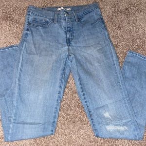 Levi’s light wash skinny Jean